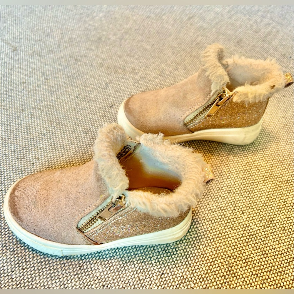 Maggie & Zoe Girls’ Furry Boots (6)